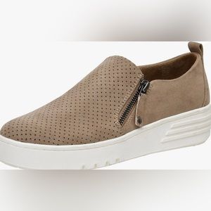 Womens Cushionaire slip ons.